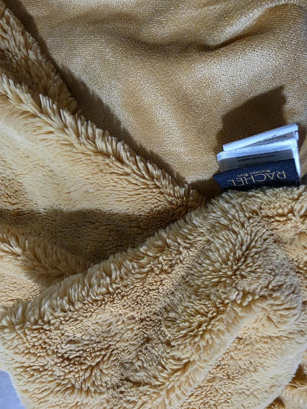 Plush Luxury Throw Blanket – Cream Faux Fur